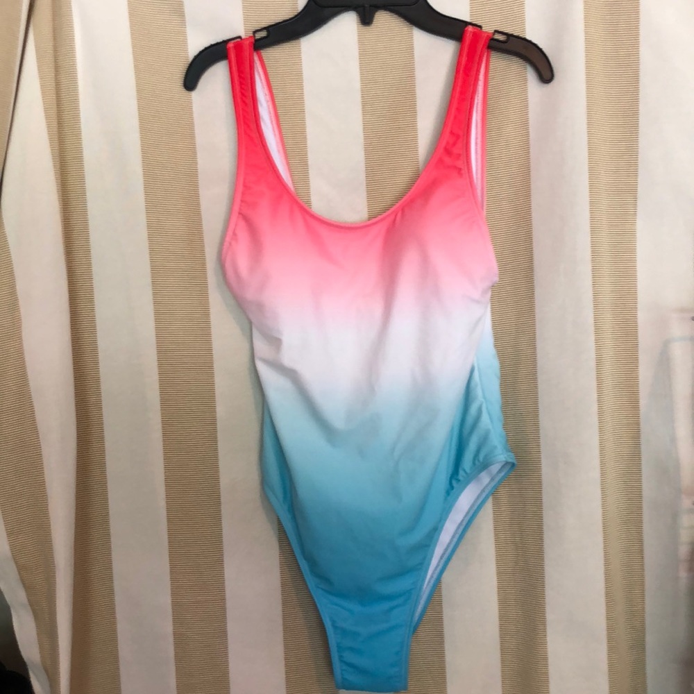 Xhilaration size 4-6 NWT